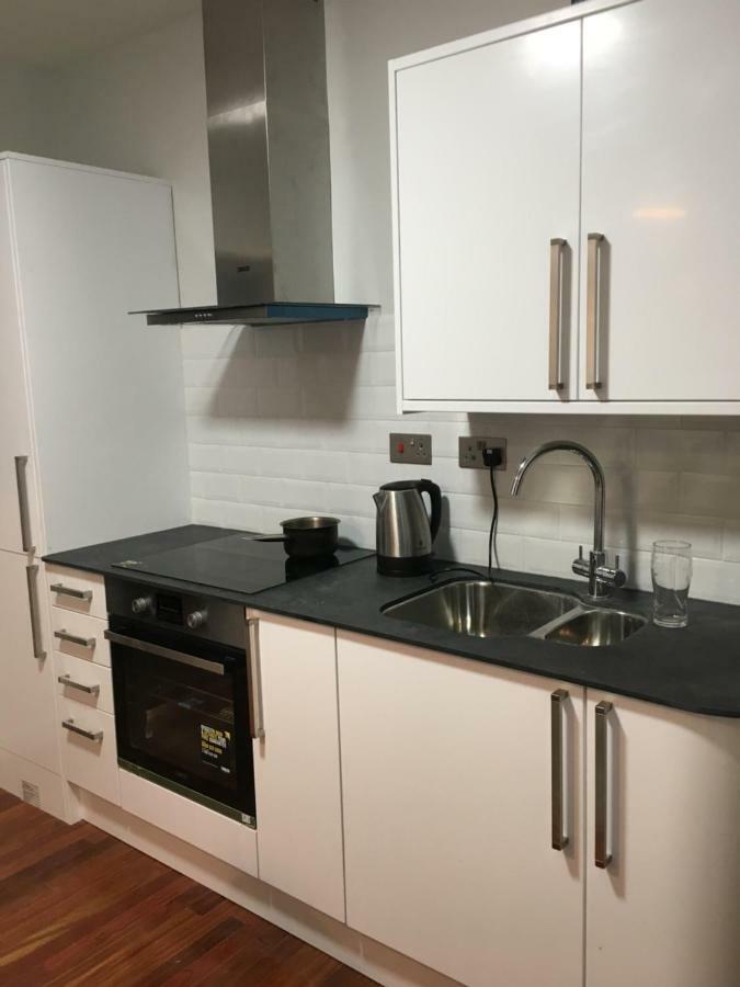 Tapestry Apartment Лондон Екстериор снимка